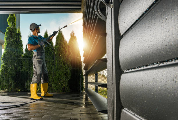 Best Pool Deck Cleaning  in East Bronson, FL